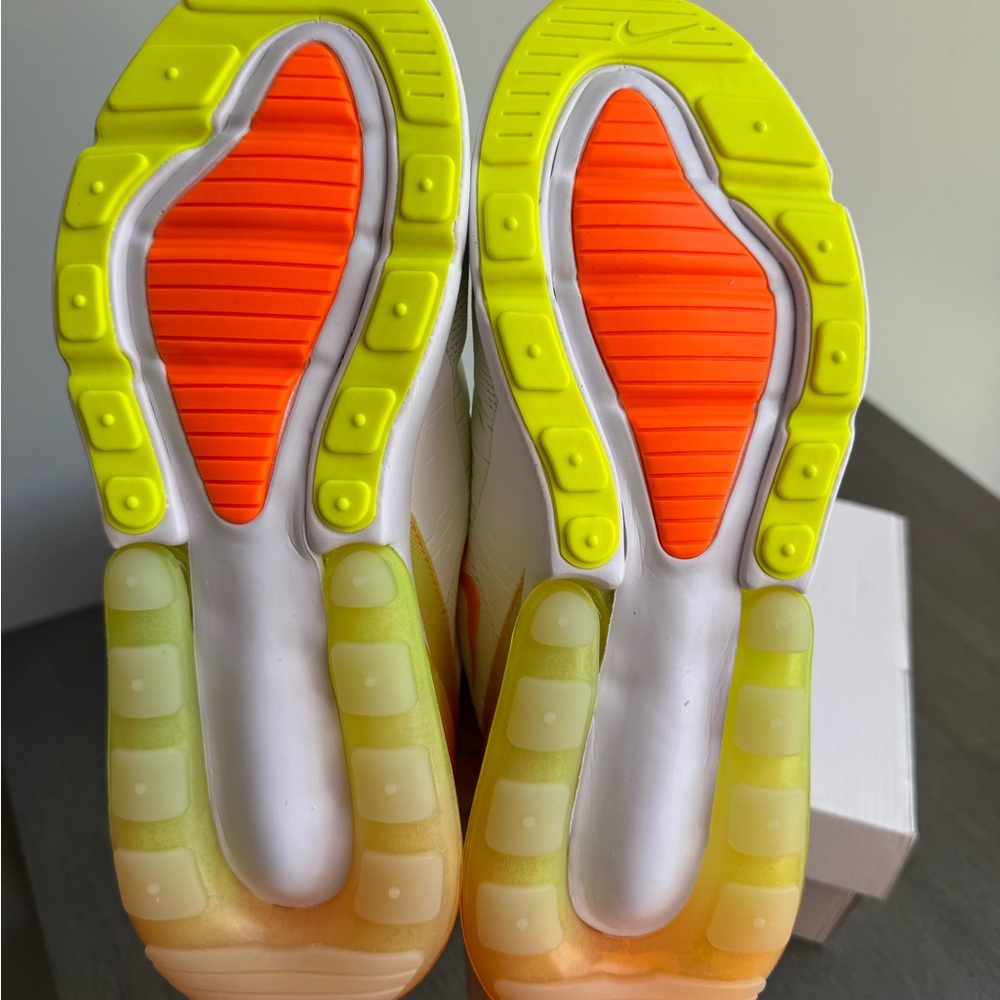 Men’s Nike Air Max 270 - Picture 3 of 5